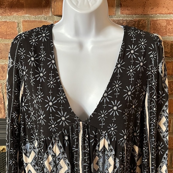 FREE PEOPLE Voile Bay Navy V Neck Tunic XS Boho Flowy Floral Baby Doll - Picture 2 of 7